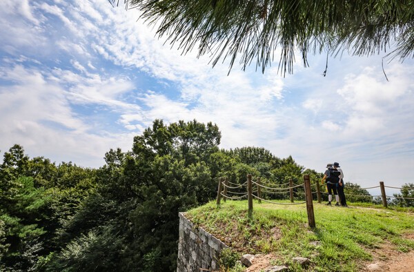 화창한 날씨의 상당산성.